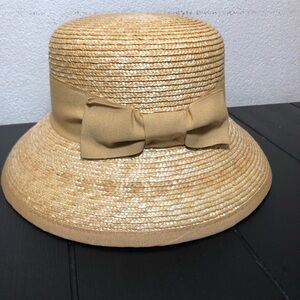 Stylish Tan 100% Straw-Paille Hat with Bow